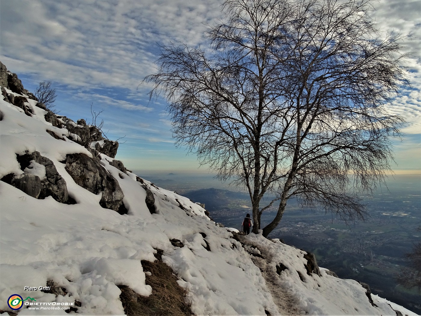 63 Discesa panoramica verso le colline e la pianura.JPG